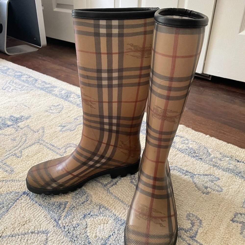 BURBERRY Stunning Fall Rain Boots! Size 39